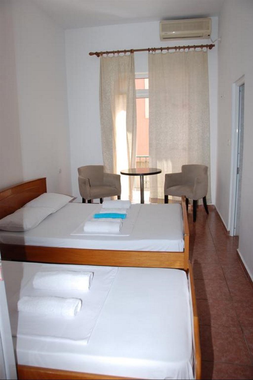 Casa Mia Hotel Sarandë Exteriör bild